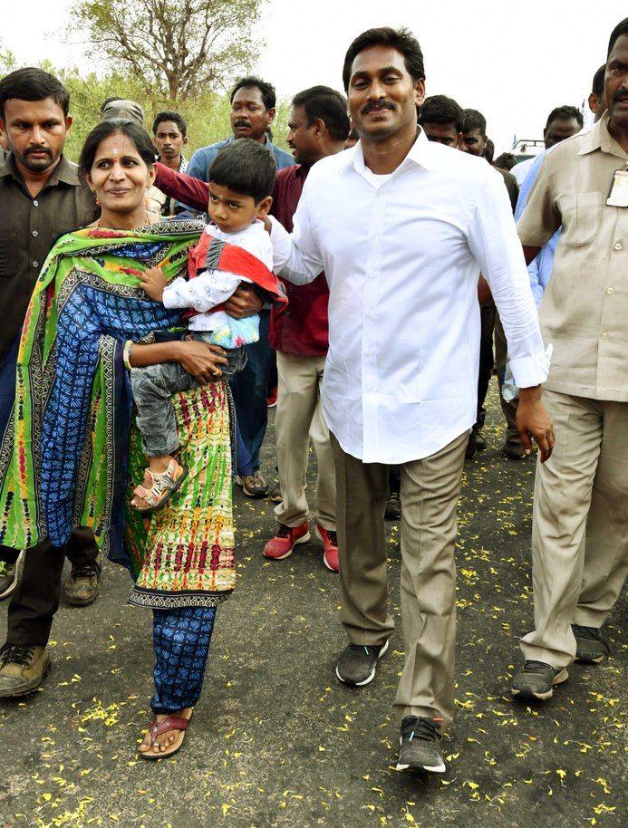 Jagan Praja Sankalpa Yatra Day-86 Photos