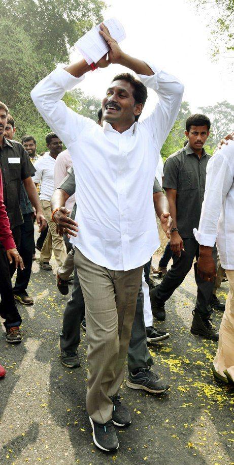 Jagan Praja Sankalpa Yatra Day-86 Photos