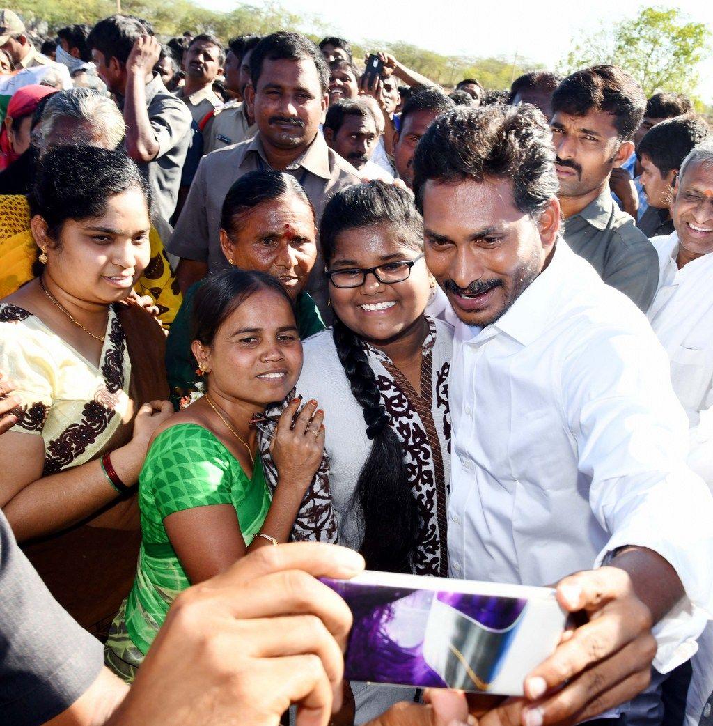 Jagan Praja Sankalpa Yatra Day 98 Photos