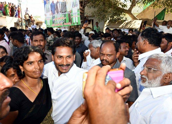 Jagan Praja Sankalpa Yatra Day 98 Photos