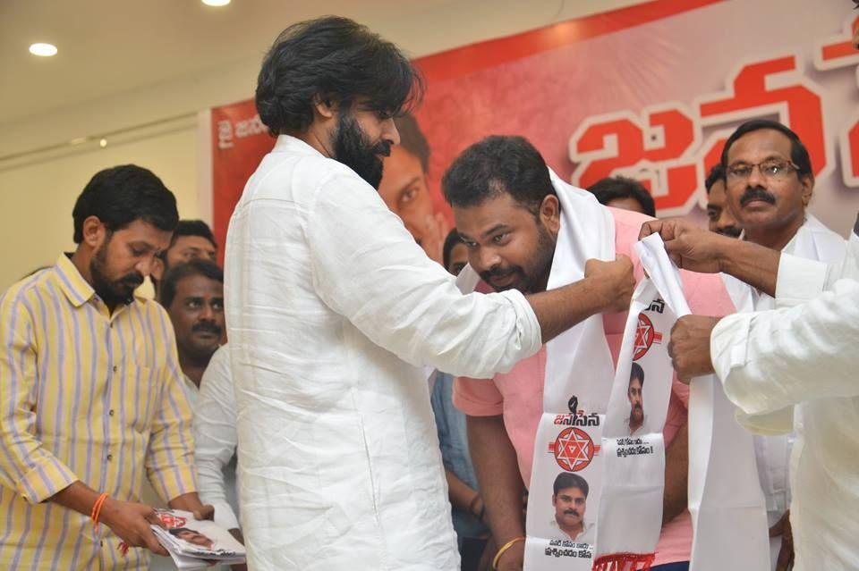 JanaSena Chief Pawan Kalyan Porata Yatra at Bhimavaram Photos