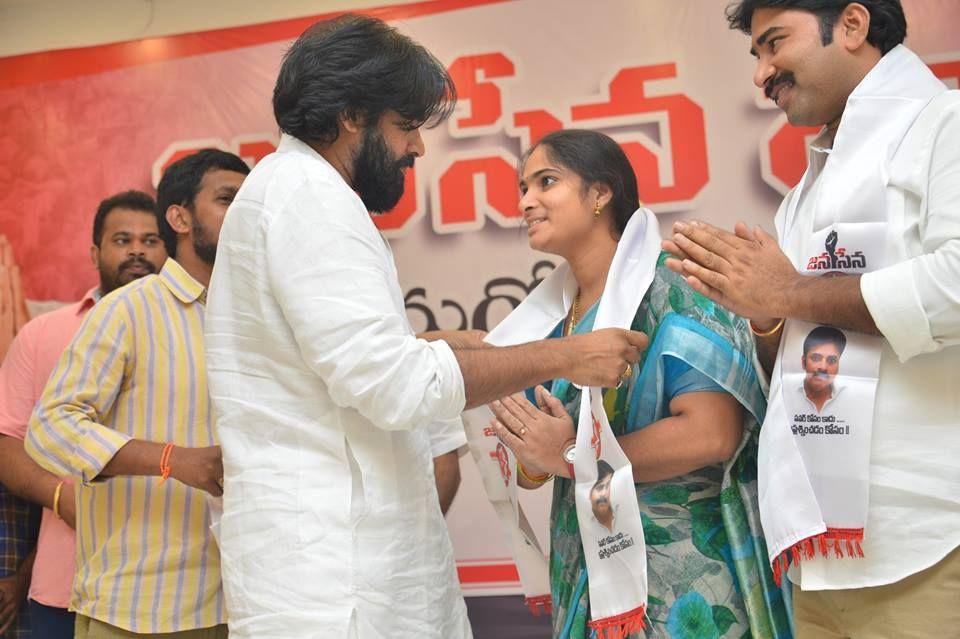 JanaSena Chief Pawan Kalyan Porata Yatra at Bhimavaram Photos