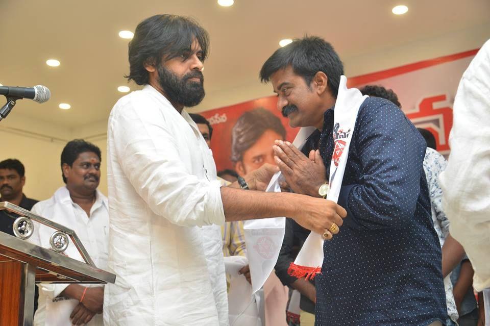 JanaSena Chief Pawan Kalyan Porata Yatra at Bhimavaram Photos