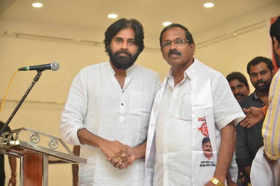 JanaSena Chief Pawan Kalyan Porata Yatra at Bhimavaram Photos