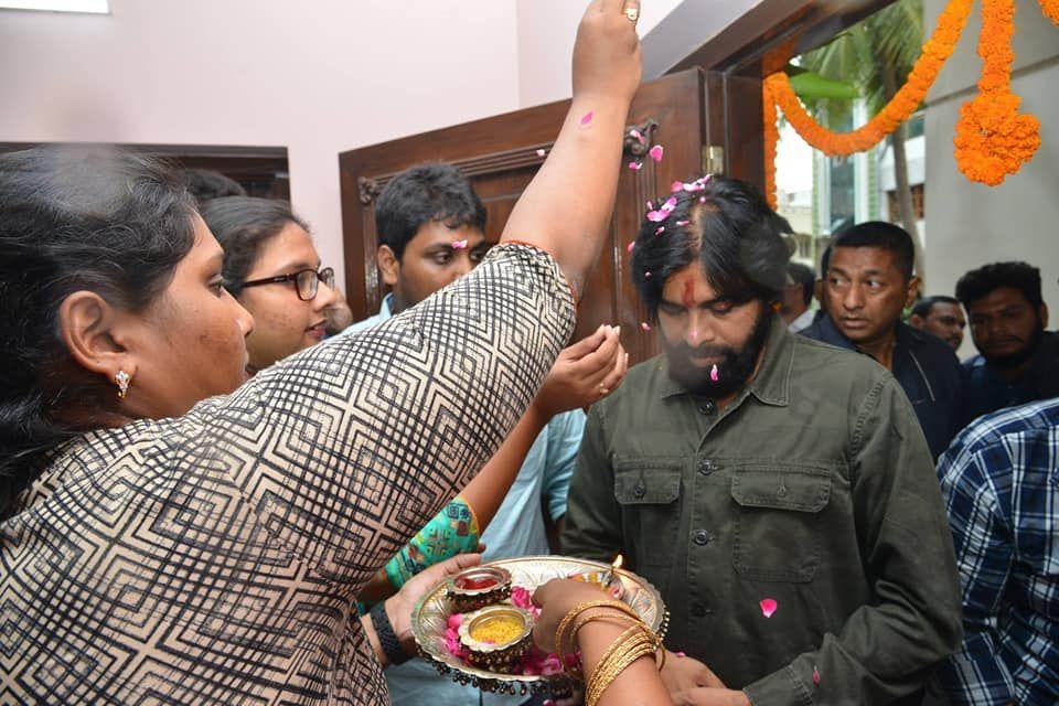JanaSena Chief Pawan Kalyan at Vizag Party Office Opening Photos
