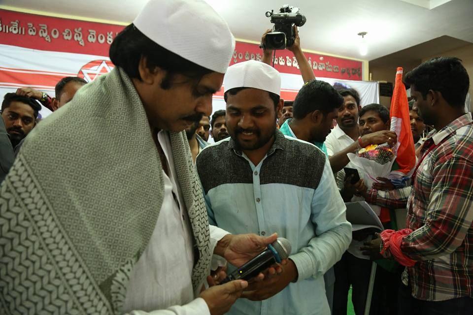 JanaSena Party Chief Pawan Kalyan at JanaSainiks Meeting - HINDUPUR