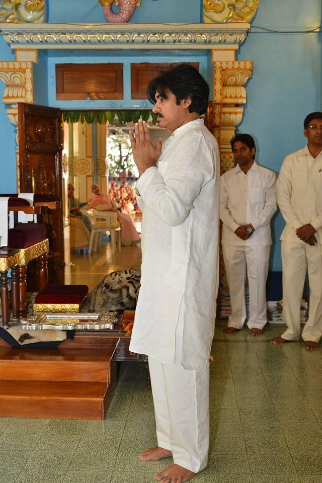 JanaSena Party Chief Pawan Kalyan at Prasanthi Nilayam - Puttaparthi