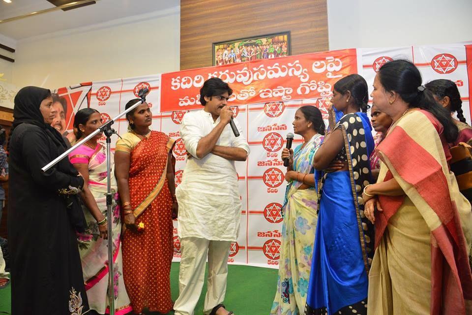 JanaSena Party Chief Pawan Kalyan interaction with women at Kadiri