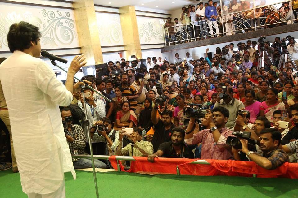 JanaSena Party Chief Pawan Kalyan interaction with women at Kadiri