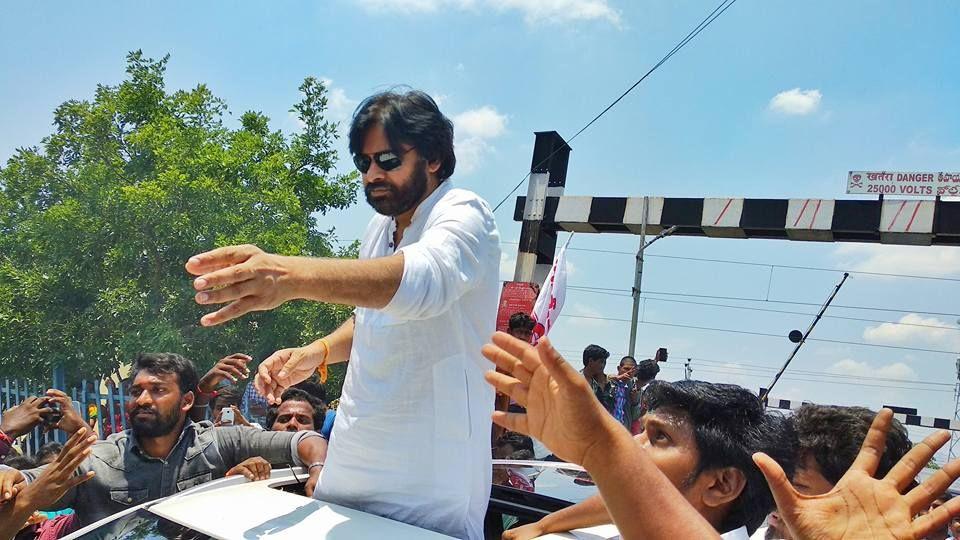 JanaSena Party chief Pawan Kalyan at Settipalli Photos