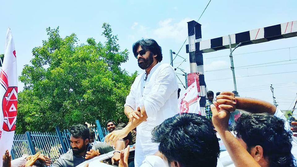 JanaSena Party chief Pawan Kalyan at Settipalli Photos