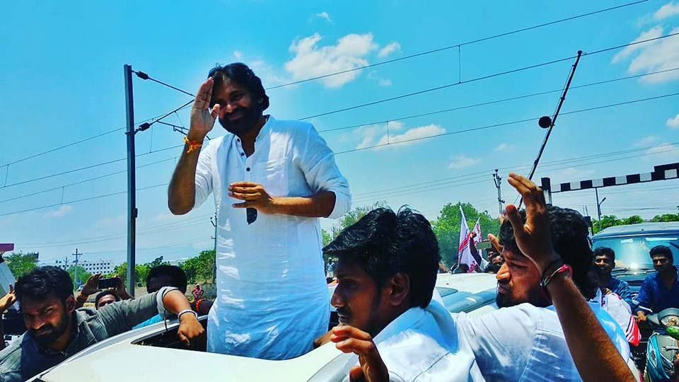 JanaSena Party chief Pawan Kalyan at Settipalli Photos