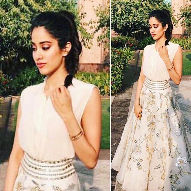 Janhvi Kapoor Rare & Unseen Latest Hot Photos 2017