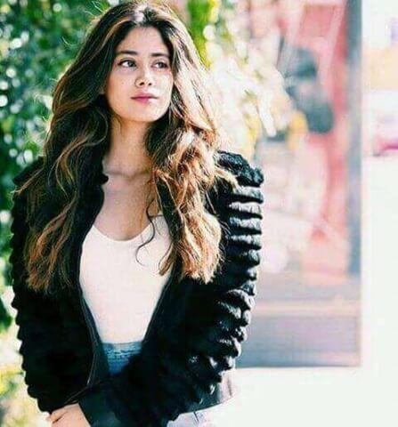 Janhvi Kapoor Rare & Unseen Latest Hot Photos 2017