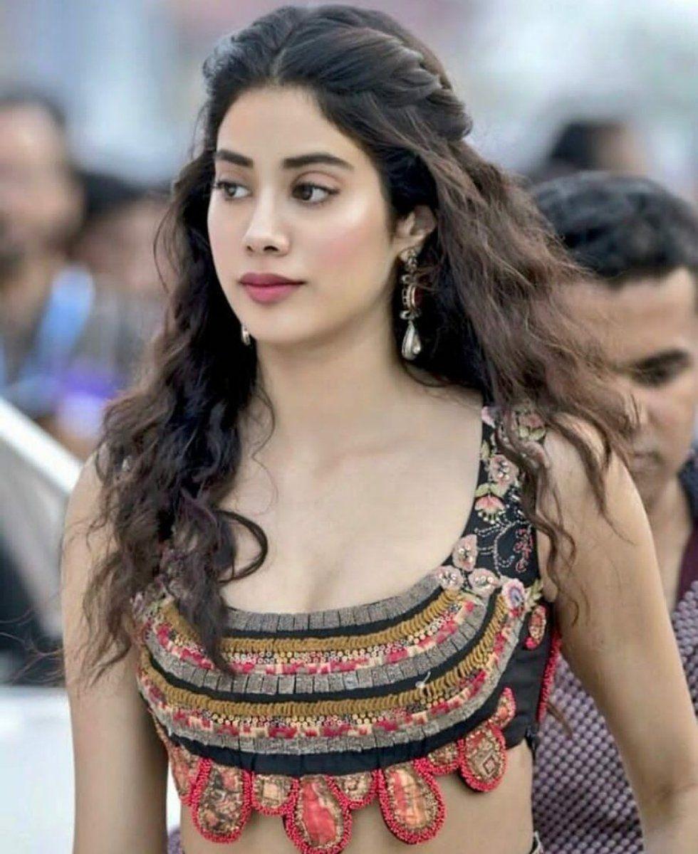Janhvi Kapoor Rare & Unseen Latest Hot Photos 2017