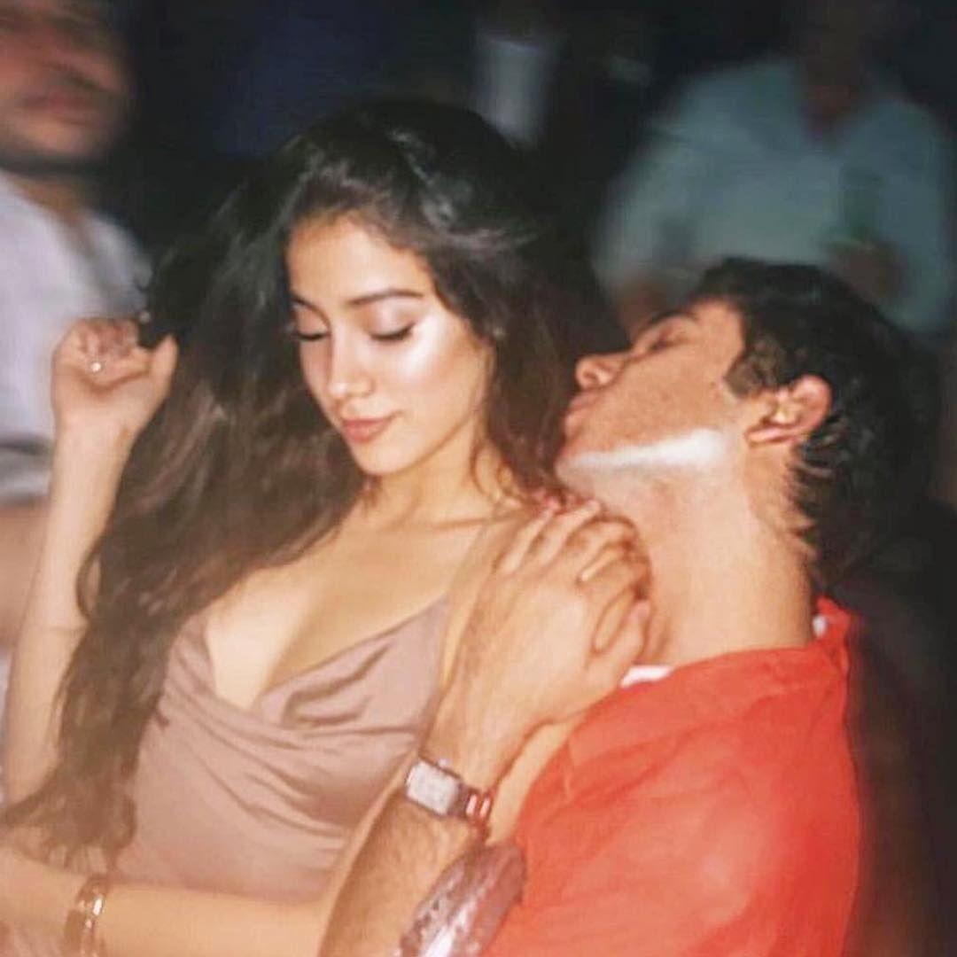 Janhvi Kapoor Rare & Unseen Latest Hot Photos 2017
