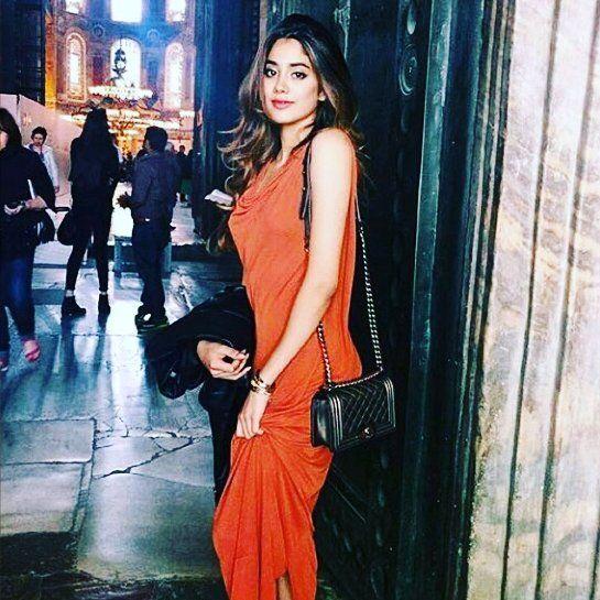 Janhvi Kapoor Rare & Unseen Latest Hot Photos 2017