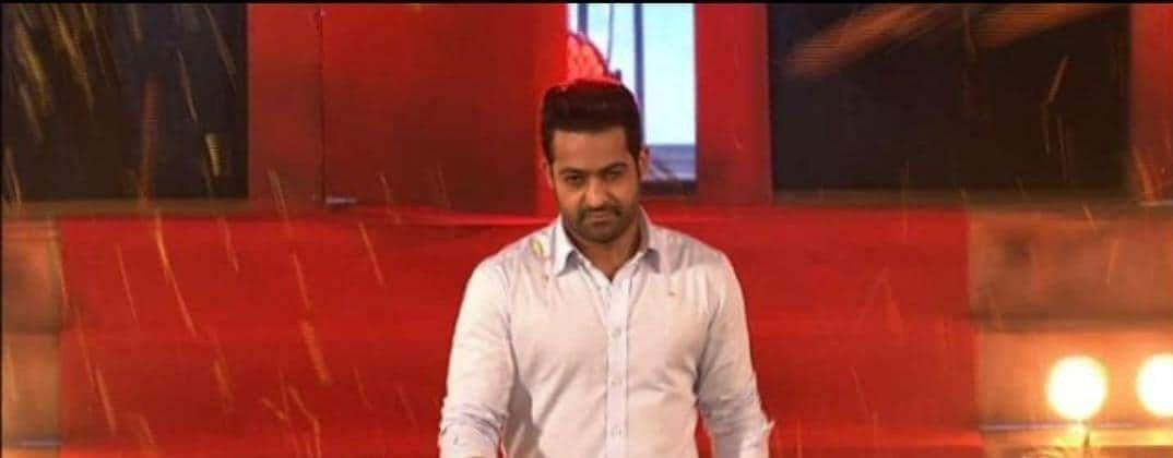 Jr NTR Grand Entry at Dhee10 Grand Finale Photos