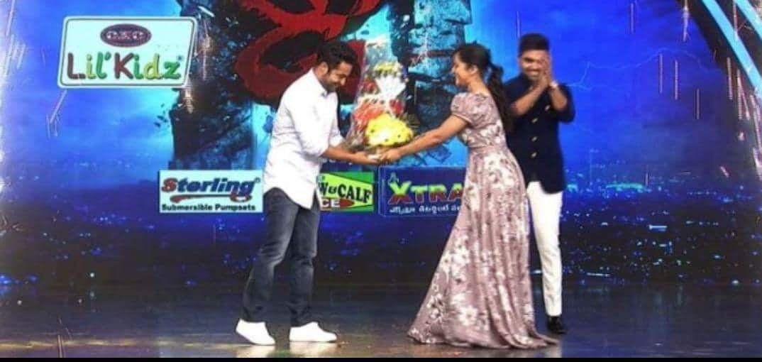 Jr NTR Grand Entry at Dhee10 Grand Finale Photos