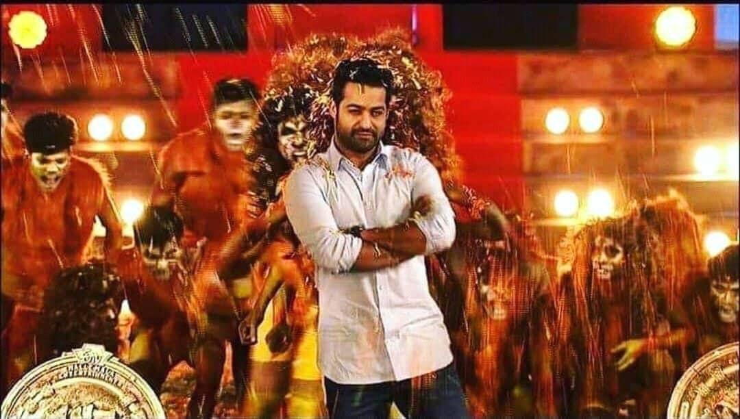Jr NTR Grand Entry at Dhee10 Grand Finale Photos