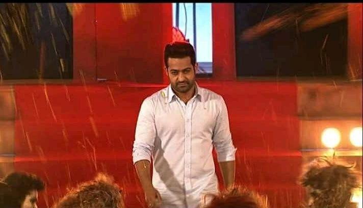Jr NTR Grand Entry at Dhee10 Grand Finale Photos