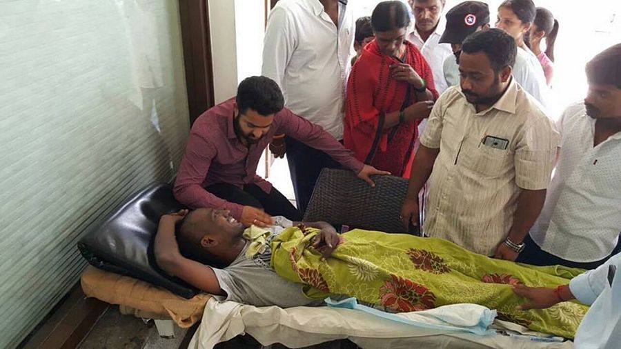 Jr NTR Visit Cancer Suffering fan at Bengaluru