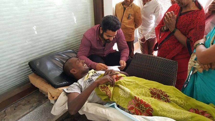 Jr NTR Visit Cancer Suffering fan at Bengaluru