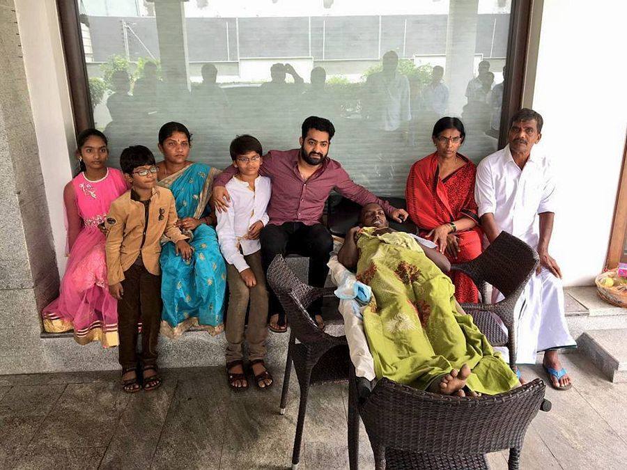 Jr NTR Visit Cancer Suffering fan at Bengaluru