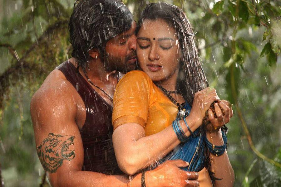 Kadamban Tamil Movie Latest Stills