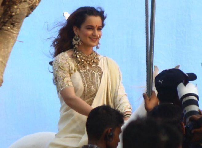 Kangana Ranaut gets bloody on the sets of Manikarnika