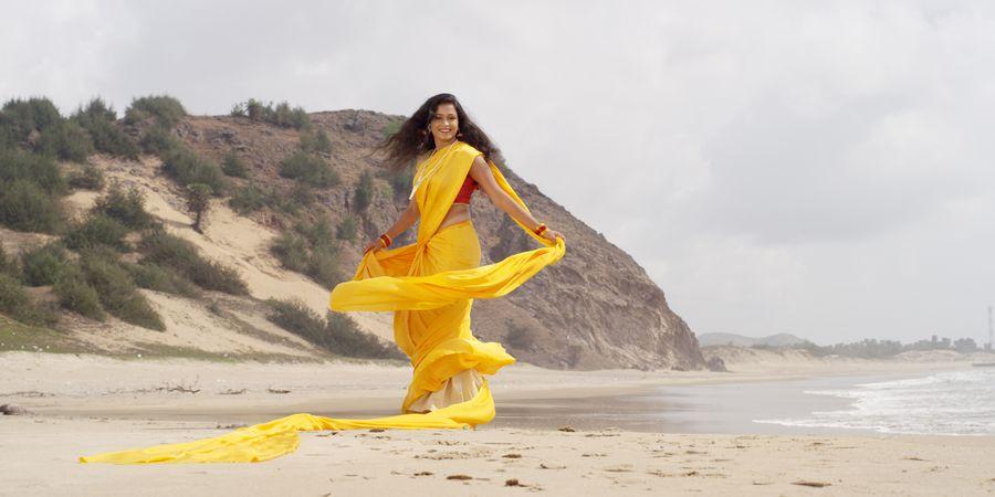 Karulo Shikarukelithe Movie Posters & Stills