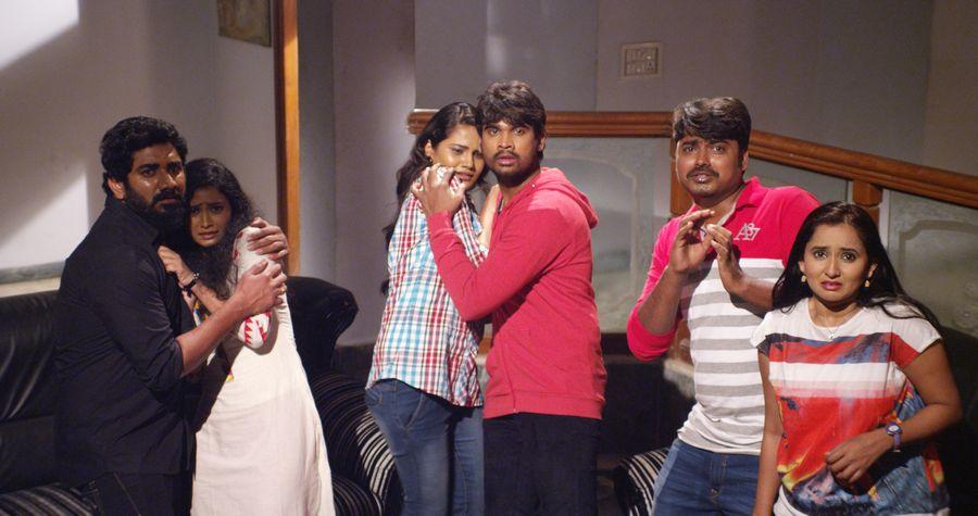 Karulo Shikarukelithe Movie Posters & Stills