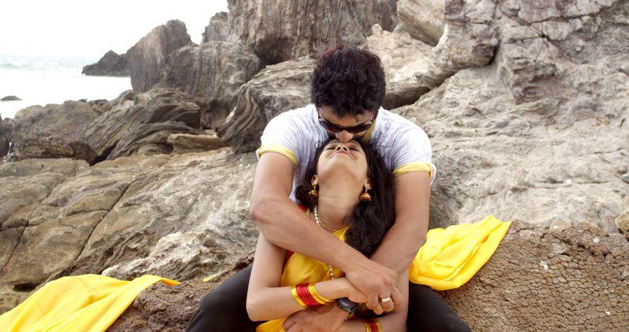 Karulo Shikarukelithe Movie Posters & Stills