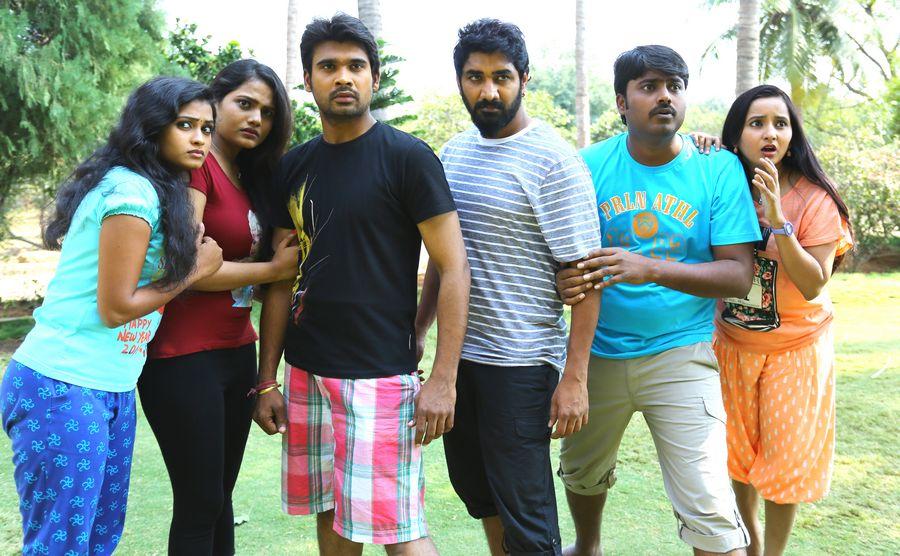 Karulo Shikarukelithe Movie Posters & Stills