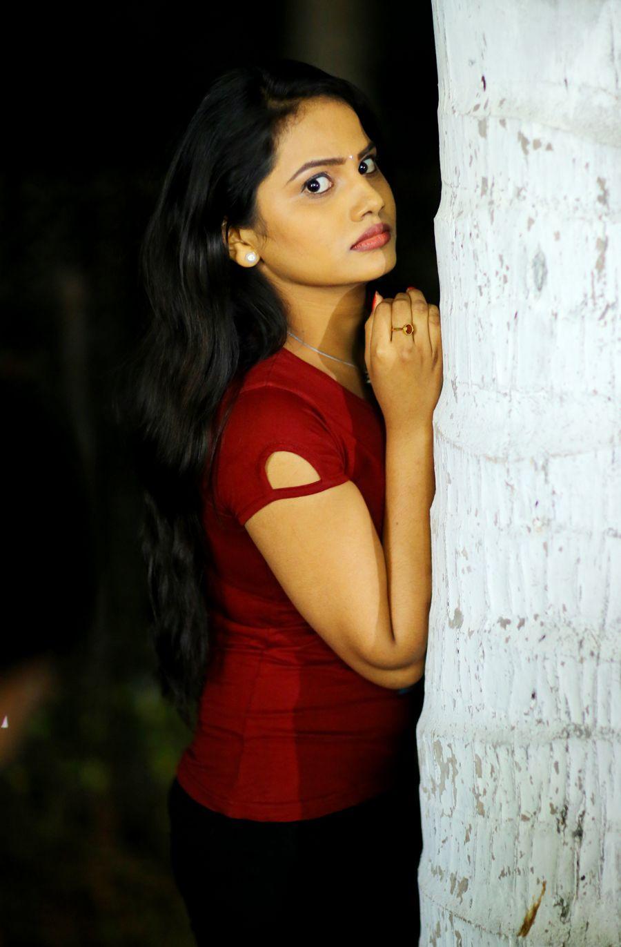 Karulo Shikarukelithe Movie Posters & Stills