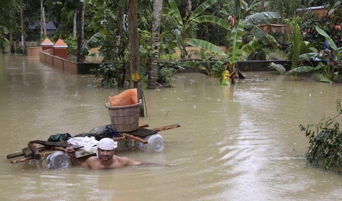 KerelaFloods: God's Own Country is shattered & these pictures will melt your heart