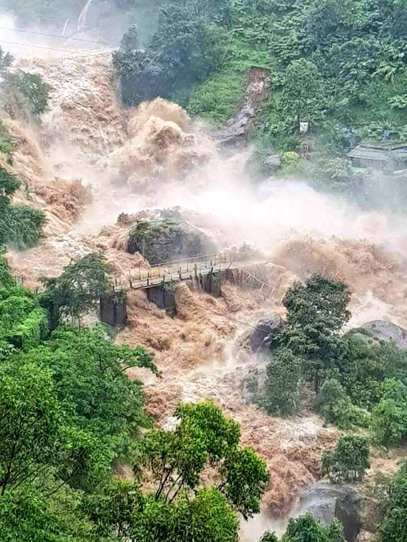 KerelaFloods: God's Own Country is shattered & these pictures will melt your heart