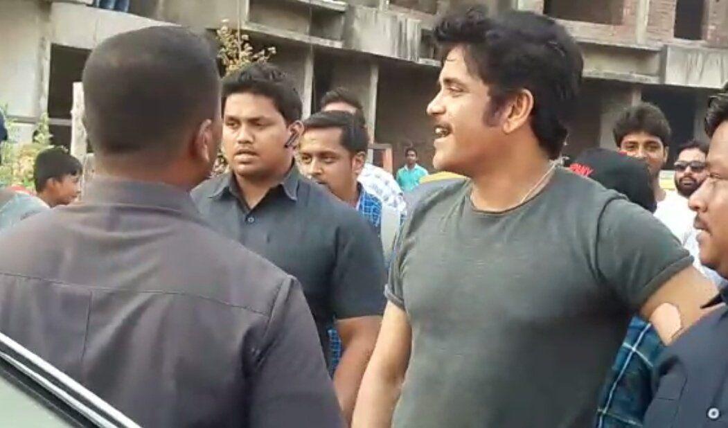 King Nagarjuna On The Sets Of Officer NagRgv4 Movie Stills