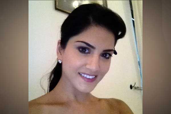 ACTRESS SUNNY LEONE’S RARE & UNSEEN PICTURES