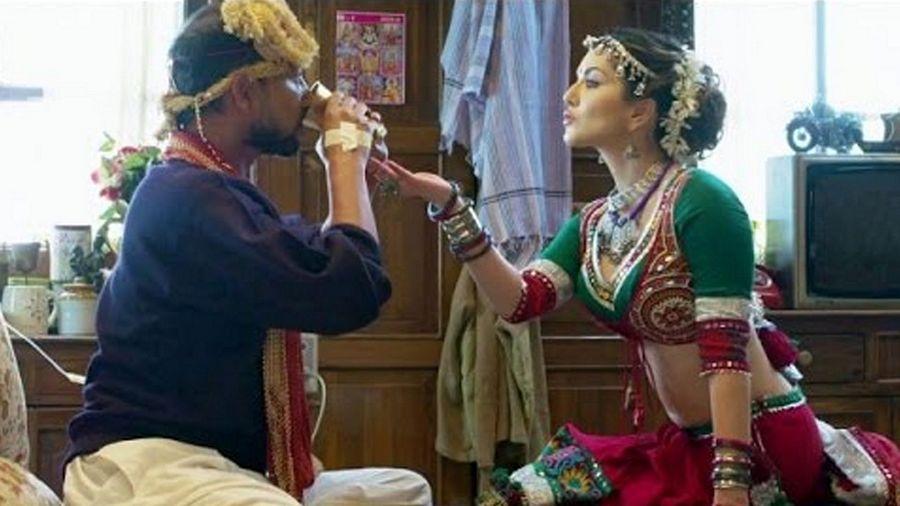 ACTRESS SUNNY LEONE’S RARE & UNSEEN PICTURES