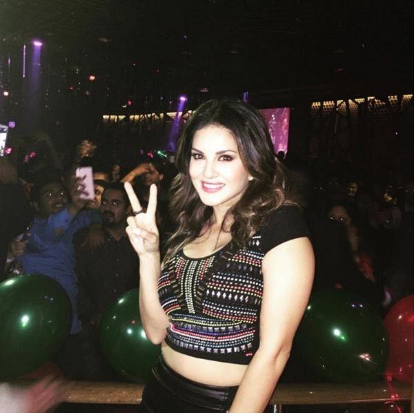 ACTRESS SUNNY LEONE’S RARE & UNSEEN PICTURES