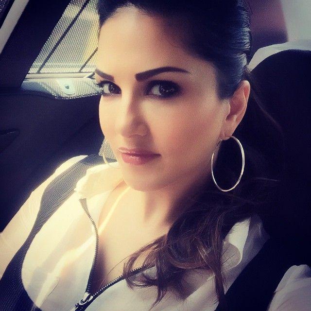 ACTRESS SUNNY LEONE’S RARE & UNSEEN PICTURES