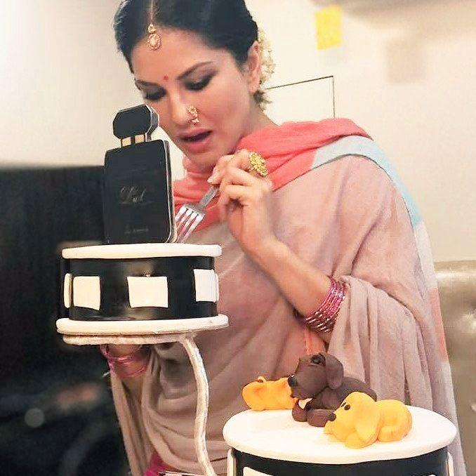 ACTRESS SUNNY LEONE’S RARE & UNSEEN PICTURES