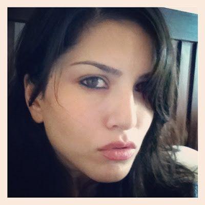 ACTRESS SUNNY LEONE’S RARE & UNSEEN PICTURES