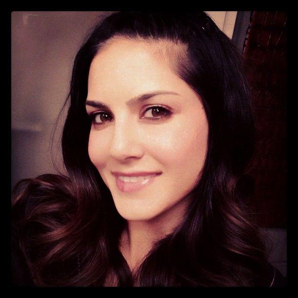 ACTRESS SUNNY LEONE’S RARE & UNSEEN PICTURES