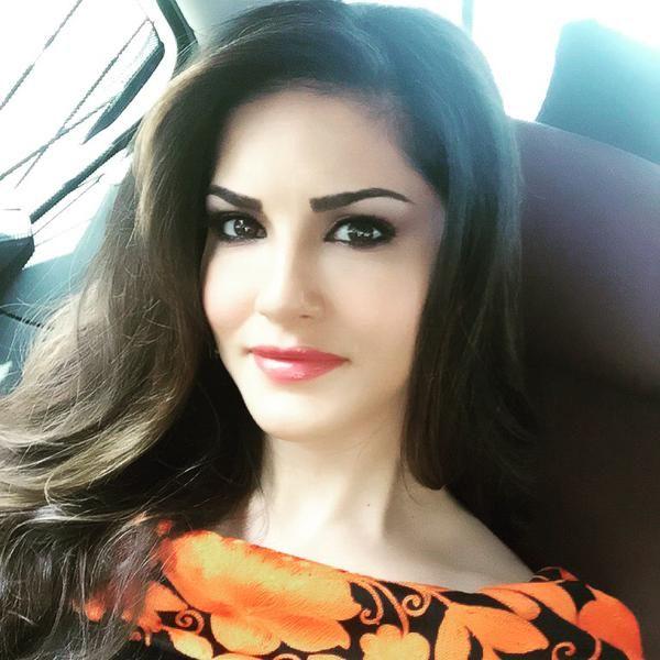 ACTRESS SUNNY LEONE’S RARE & UNSEEN PICTURES