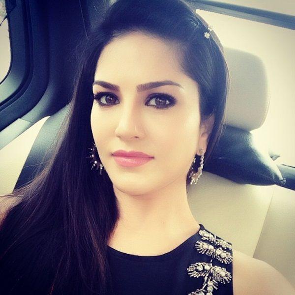 ACTRESS SUNNY LEONE’S RARE & UNSEEN PICTURES
