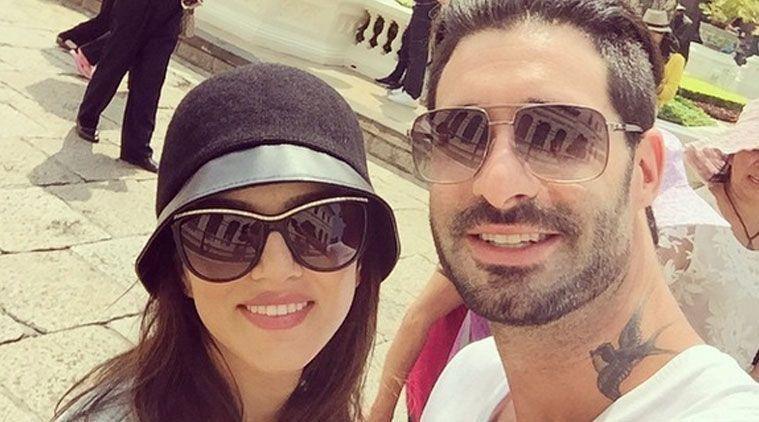 ACTRESS SUNNY LEONE’S RARE & UNSEEN PICTURES