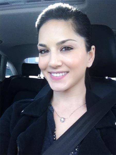 ACTRESS SUNNY LEONE’S RARE & UNSEEN PICTURES