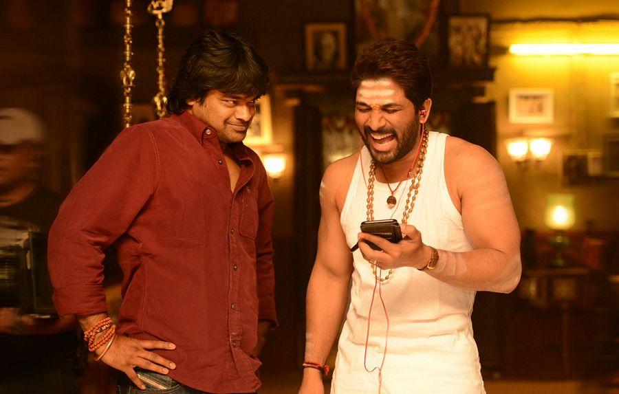 LEAKED: Duvvada Jagannadham Movie Working Stills